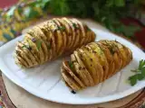 Recept Hasselback burgonya légsütőben: ropogós, szájban olvadó és ultraegyszerű!